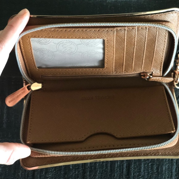 Michael Kors wristlet wallet camel & rose gold 💗 - Picture 3 of 4